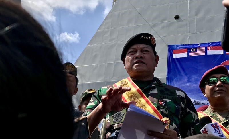 Panglima TNI Laksamana TNI Yudo Margono saat memberikan keterangan usai membuka latihan bersama ASEAN Solidarity Exercise 01 Natuna di Dermaga Batu Ampar, Batam, Kepulauan Riau, Selasa (19/92023). (foto: gemapos/ antara)